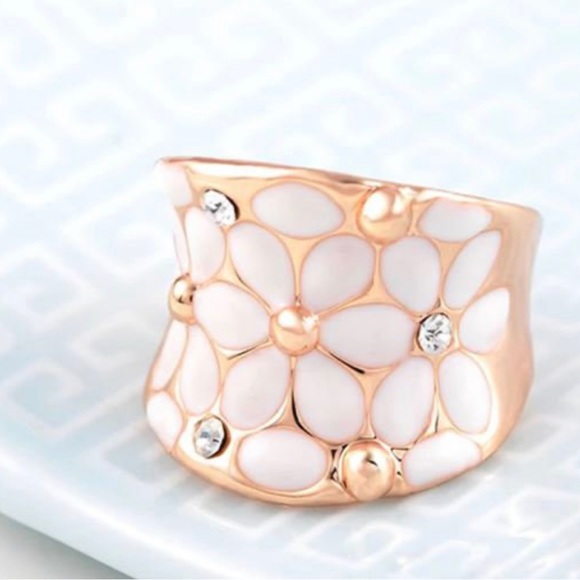 Rose Gold White Daisy Flower Band - Picture 3 of 5